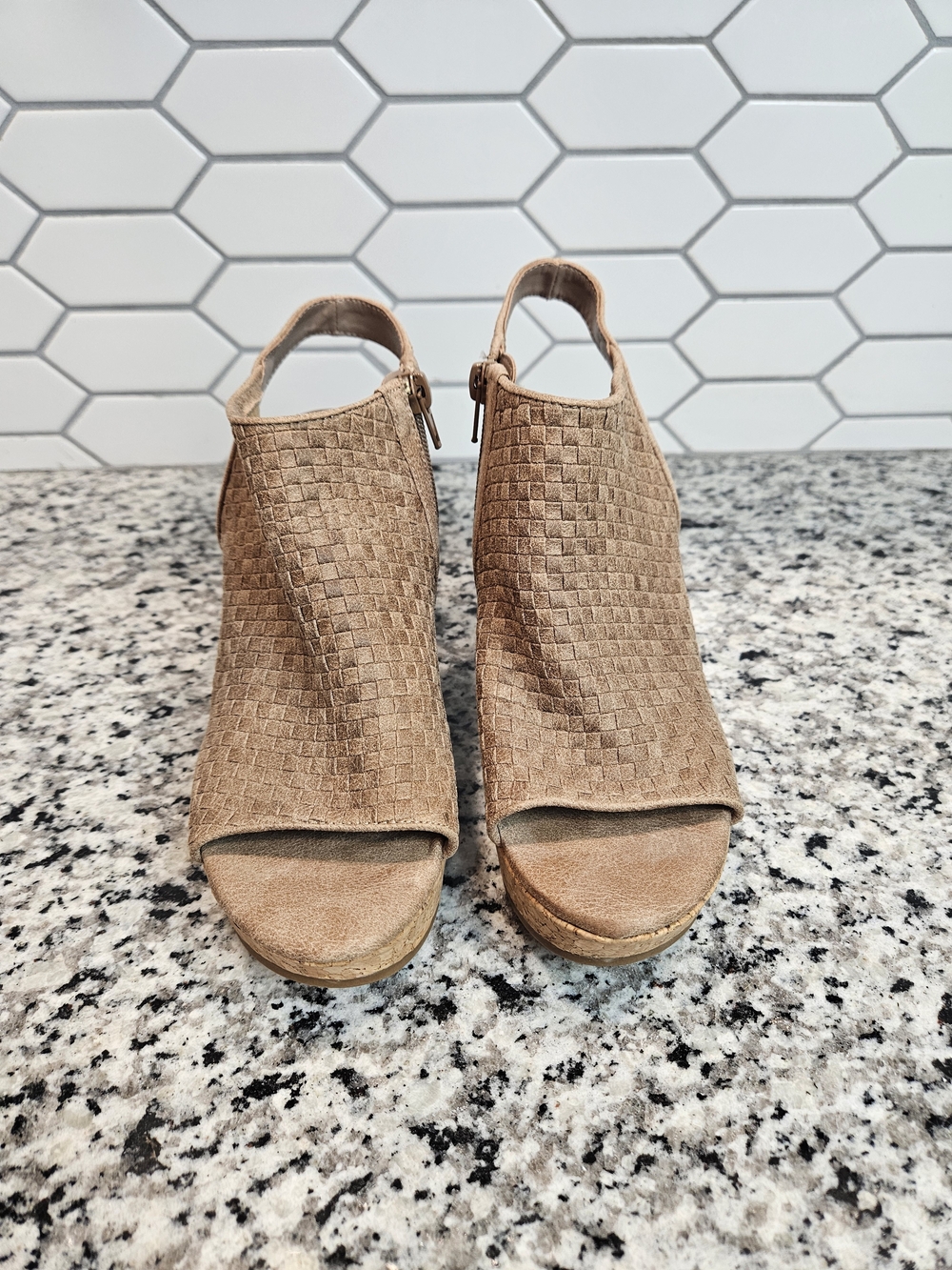 Woven Suede Open-Toe Slingback Wedge Sandals - Taupe Size 7.5 - Picture 3 of 6